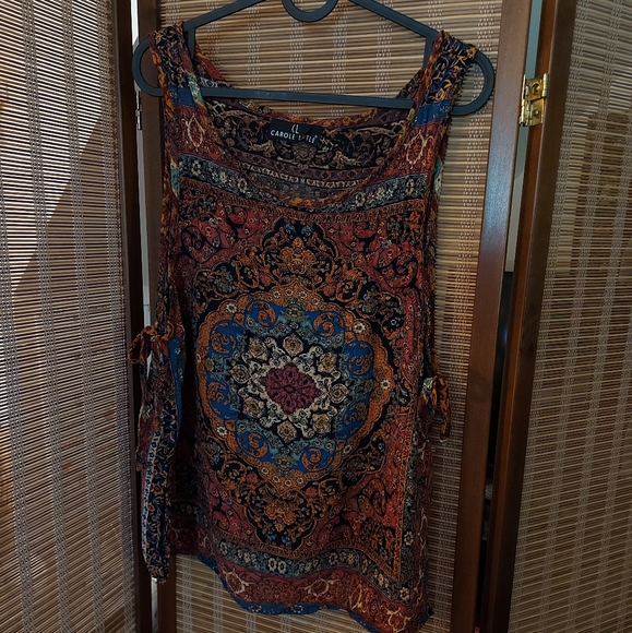 Unique Top - Picture 2 of 5